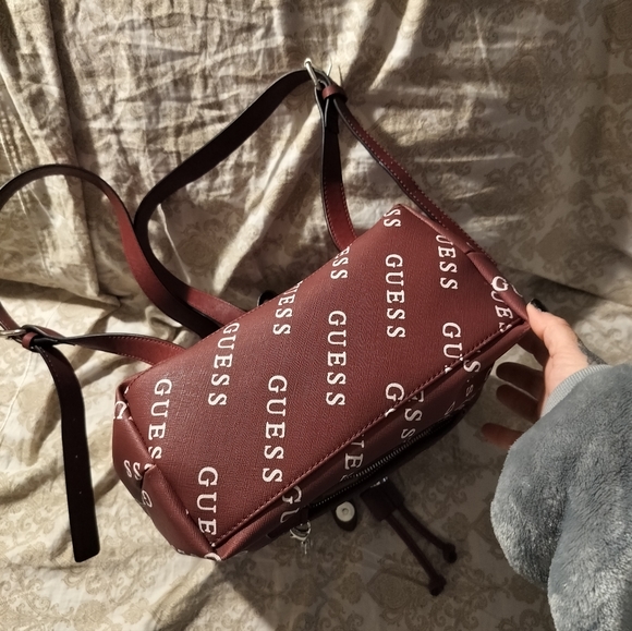 Guess red book bag pocket book - Picture 2 of 5